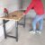 Werkbank | Werktisch I höhenverstellbar | Tragkraft 200 kg | HxBxT 1.050 x 1.350 x 600 mm | hochrobust aus pulverbeschichtetem Stahl | Profi-Arbeitstisch | 3,5 cm Starke Holzplatte - 8