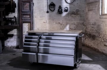Ondis24 Edelstahl-Werkstattwagen Werkzeugwagen mit 10 Leichtlaufschubladen & XL-Massivholzarbeitsplatte, Lenkrollen, fahrbare Werkbank, unbestückt (Silber, 148 x 47 x 92 cm) - 4