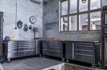 Ondis24 Edelstahl-Werkstattwagen Werkzeugwagen mit 10 Leichtlaufschubladen & XL-Massivholzarbeitsplatte, Lenkrollen, fahrbare Werkbank, unbestückt (Silber, 148 x 47 x 92 cm) - 10