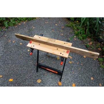 BLACK+DECKER tragbare Werkbank für Werkstatt - Sägebock Werkbank klappbar als Werkstatteinrichtung (freistehend, Abmessung der Arbeitsplatte: 610x250 mm, max. Tragkraft: 160 kg) WM301 - 14