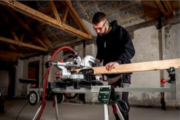 Metabo Kapp- und Gehrungssäge Set KGS 216 M – 613216900 – Mit Precision Cut Line, 216 mm 2. Hartmetall-Sägeblatt und Zugfunktion – 2 m Kabellänge - 3
