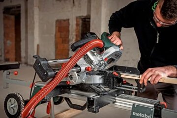Metabo Kapp- und Gehrungssäge Set KGS 216 M – 613216900 – Mit Precision Cut Line, 216 mm 2. Hartmetall-Sägeblatt und Zugfunktion – 2 m Kabellänge - 4
