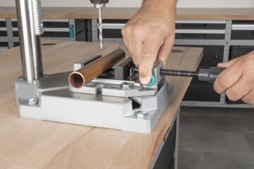 wolfcraft Maschinenschraubstock - 3423000 - mit Schnellverstellung; 200 kg Spannkraft - 80 mm Spannweite - 80 mm Stahlbacke mit horizontalen V-Nuten zum Spannen von Rundmaterial - Stahl-Trapezspindel - 4