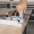 wolfcraft Maschinenschraubstock - 3423000 - mit Schnellverstellung; 200 kg Spannkraft - 80 mm Spannweite - 80 mm Stahlbacke mit horizontalen V-Nuten zum Spannen von Rundmaterial - Stahl-Trapezspindel - 4